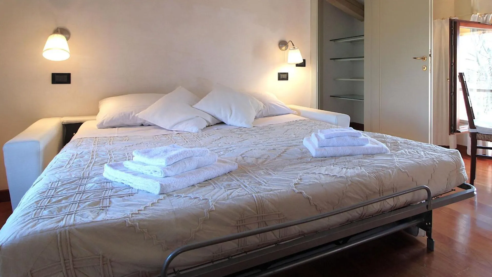 Terrace Apartment, Pool, Garden, Treviso Silea 0*,  Italy