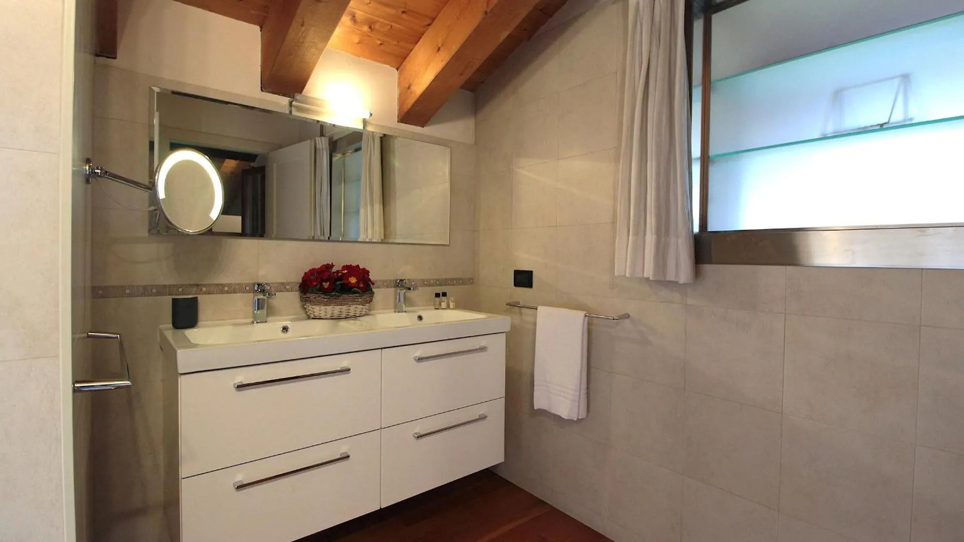 Terrace Apartment, Pool, Garden, Treviso Silea Italy